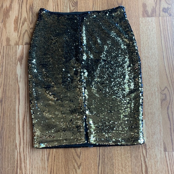 H&M Gold & Black Sequin Sequin Skirt - Picture 2 of 6
